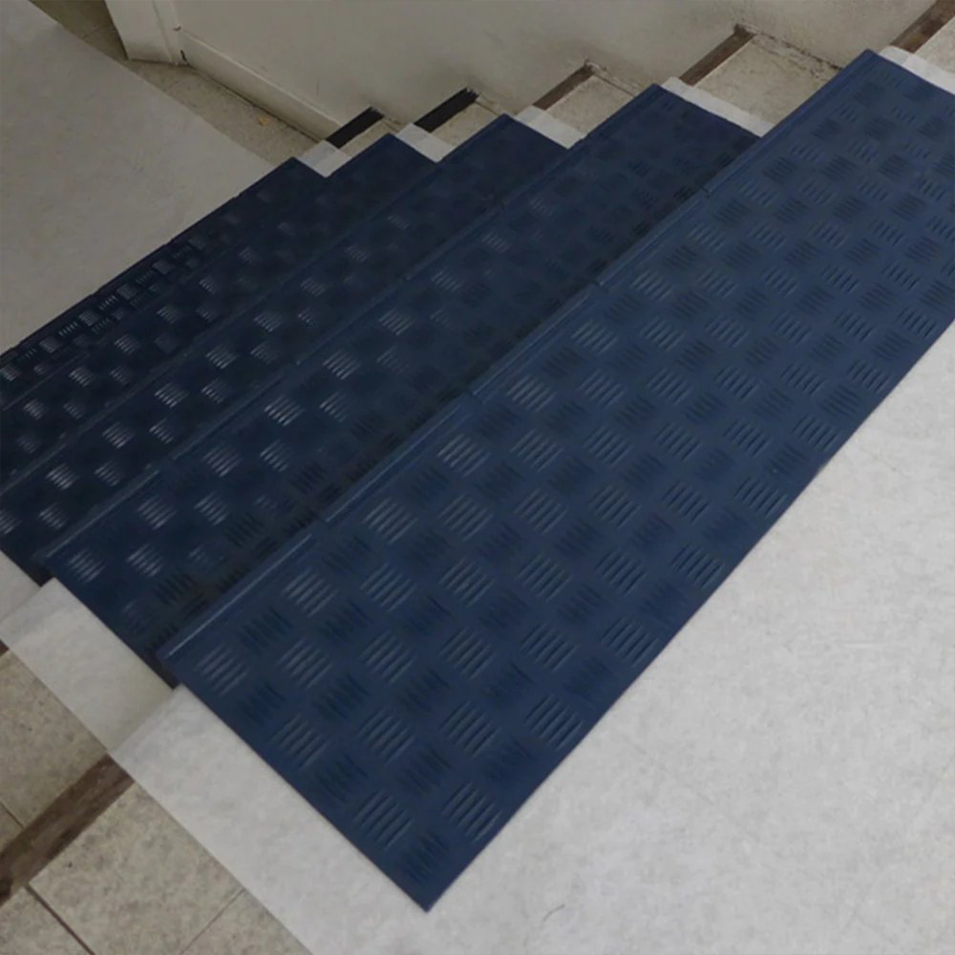 LIYI929GP Nez De Marche Profilé D'escalier en Aluminium, Bande  Antidérapante Escalier Facile À Installer, Protections De Bord/Bordure De  Marches