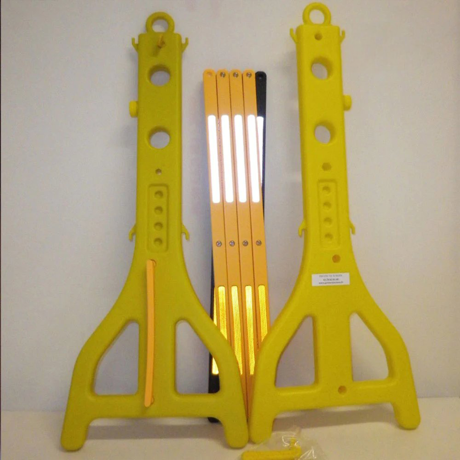 Barrière Extensible Jaune Plastique Lestable 2.45m dépliée