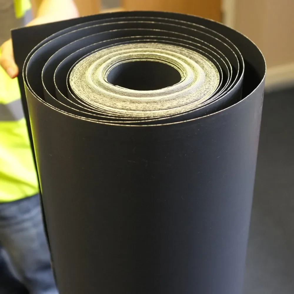 Protection cartonnée noire en rouleau