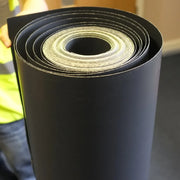 Protection cartonnée noire en rouleau