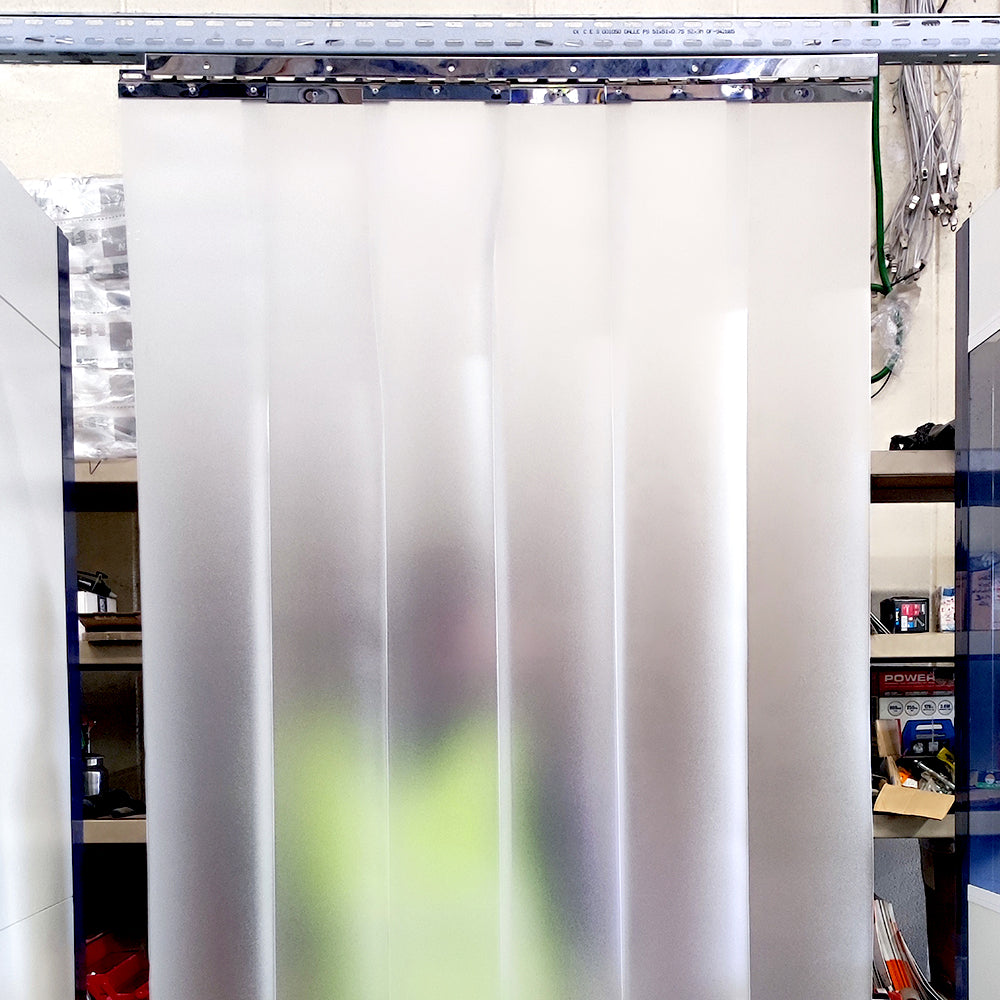 rideau à lanières PVC translucide mat 200x2, rideau isolation forte 77%, rideau sur mesure pour porte industrielle.